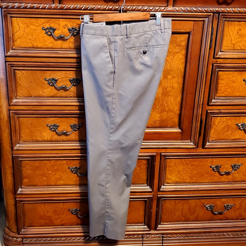 GAP Tailored Slim Fit gray khaki pants 35 x 30